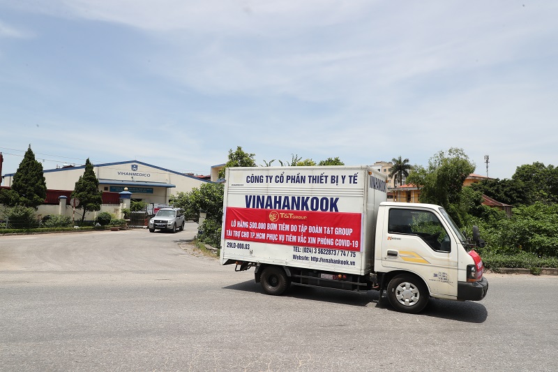 T&T Group “tiếp sức” 500.000 bộ bơm tiêm vắc-xin COVID-19 cho TP.HCM